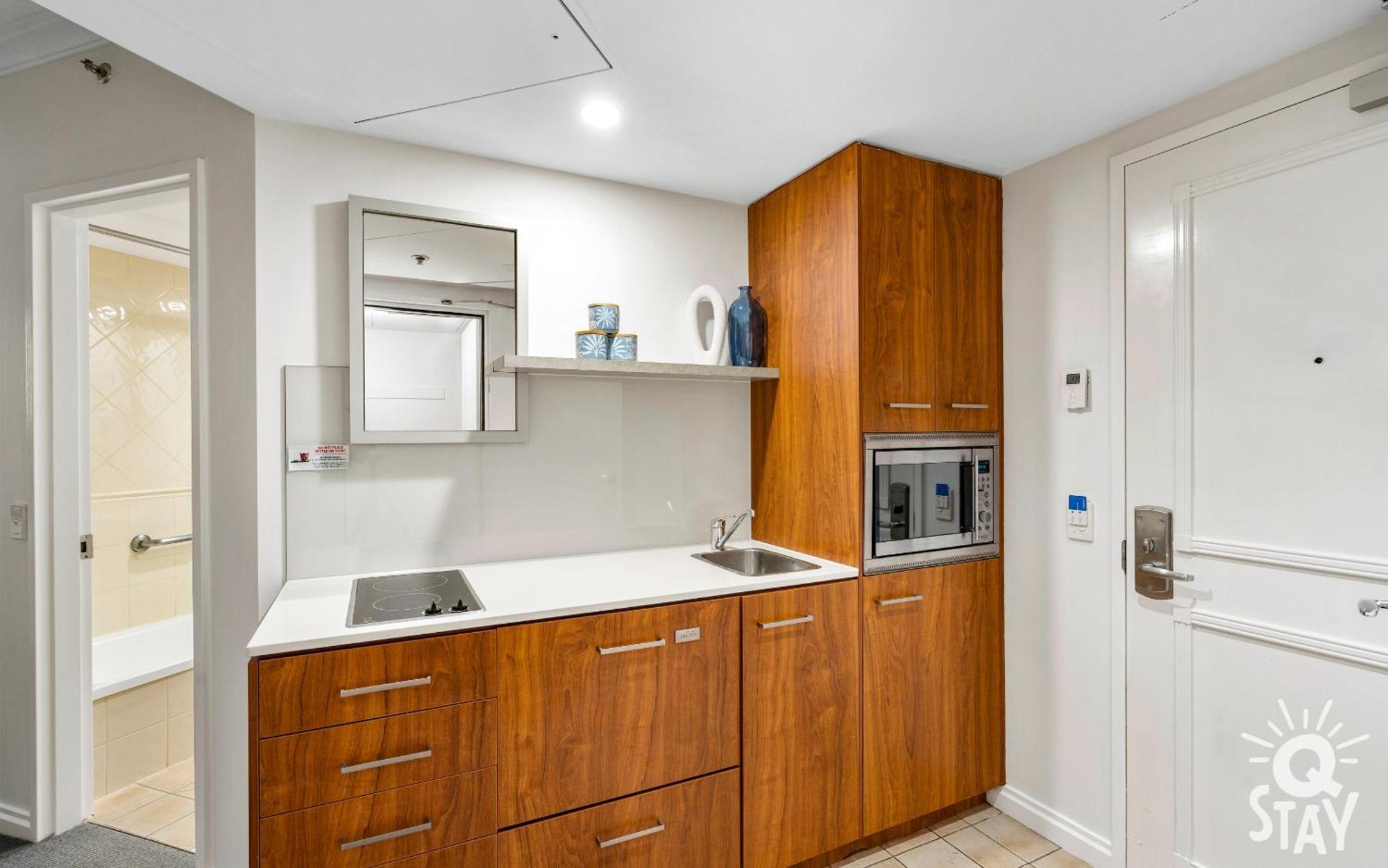 Legends Apartments - Qstay โกลด์โคสต์ ภายนอก รูปภาพ