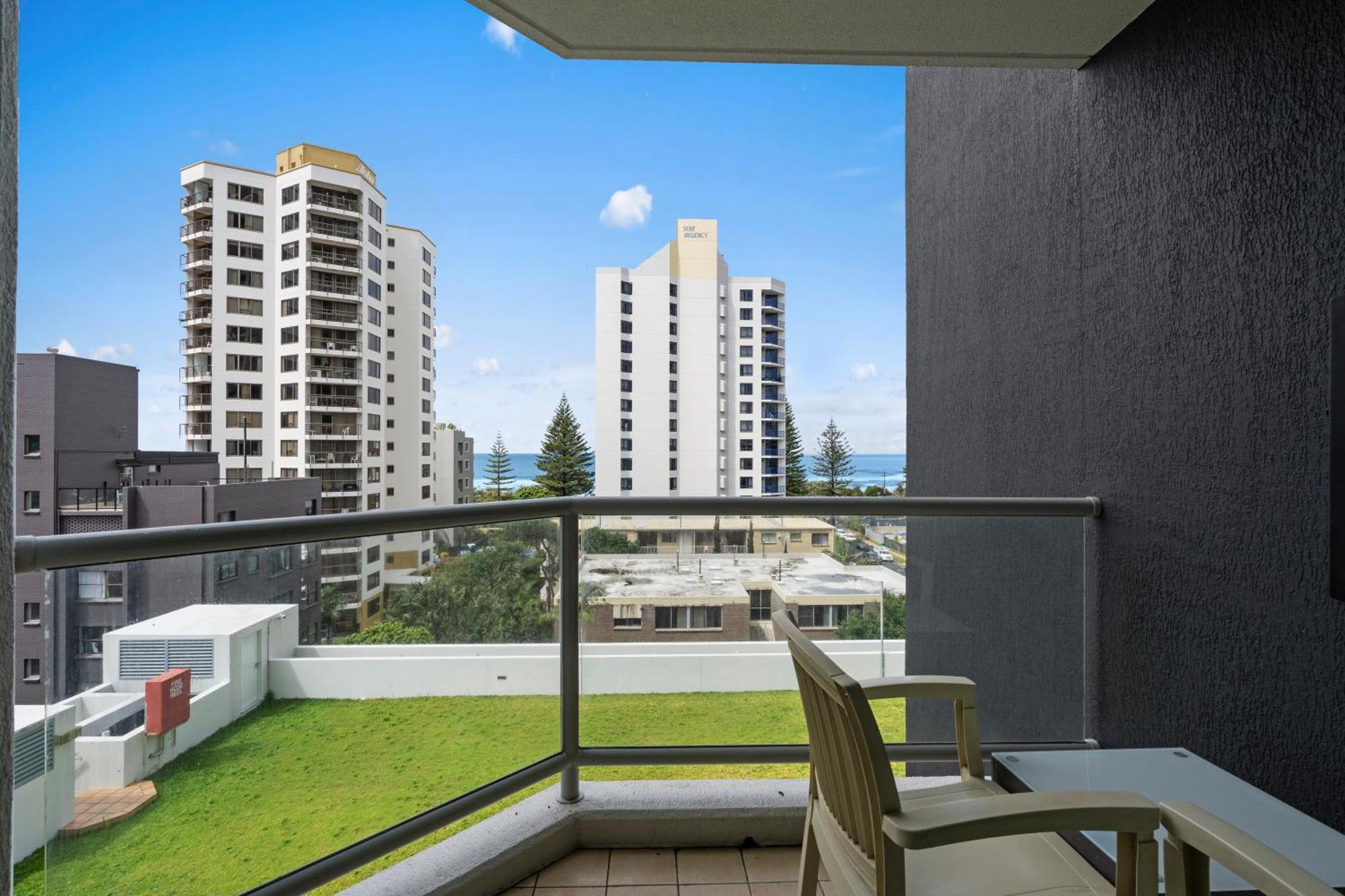 Legends Apartments - Qstay โกลด์โคสต์ ภายนอก รูปภาพ