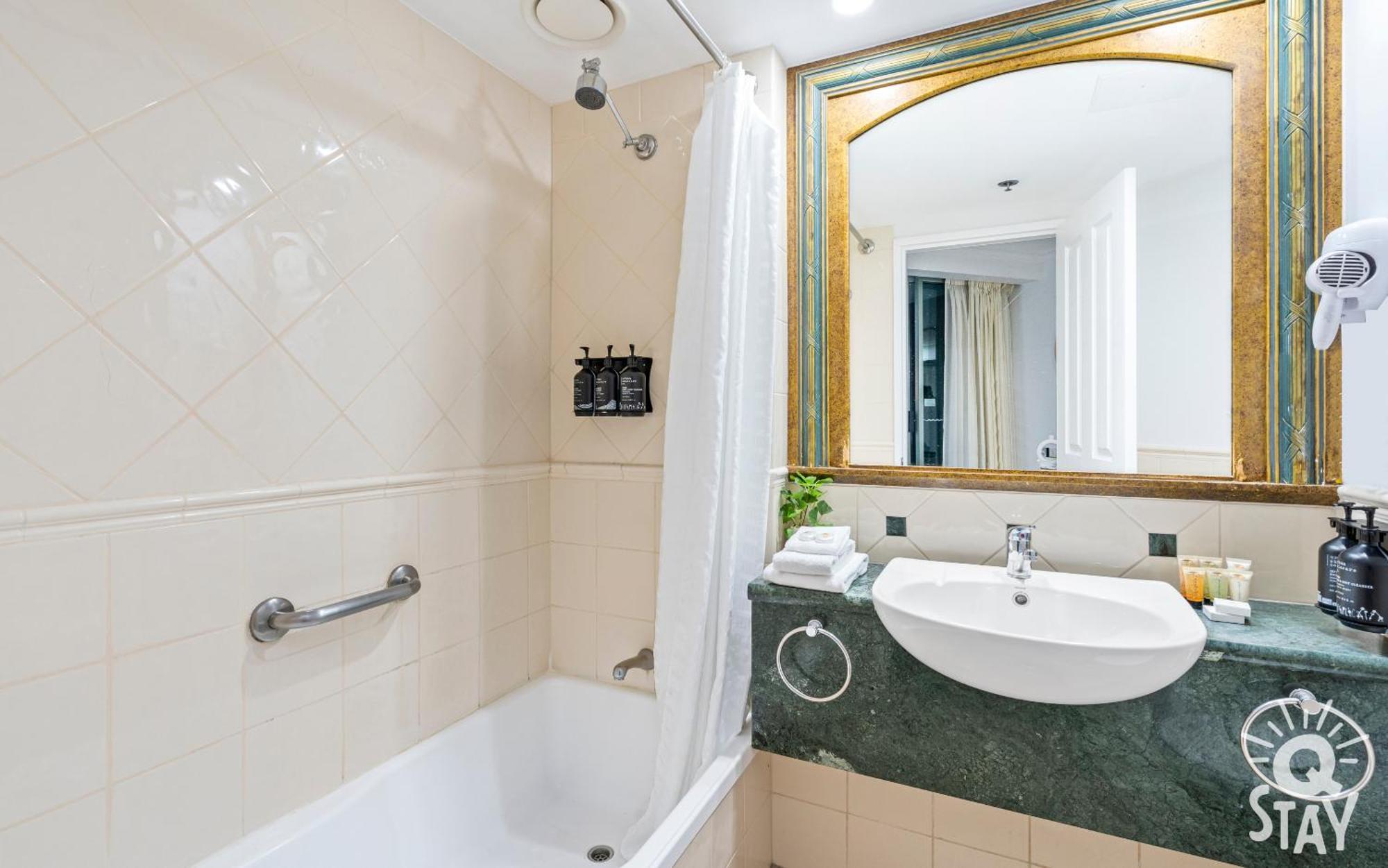 Legends Apartments - Qstay โกลด์โคสต์ ภายนอก รูปภาพ