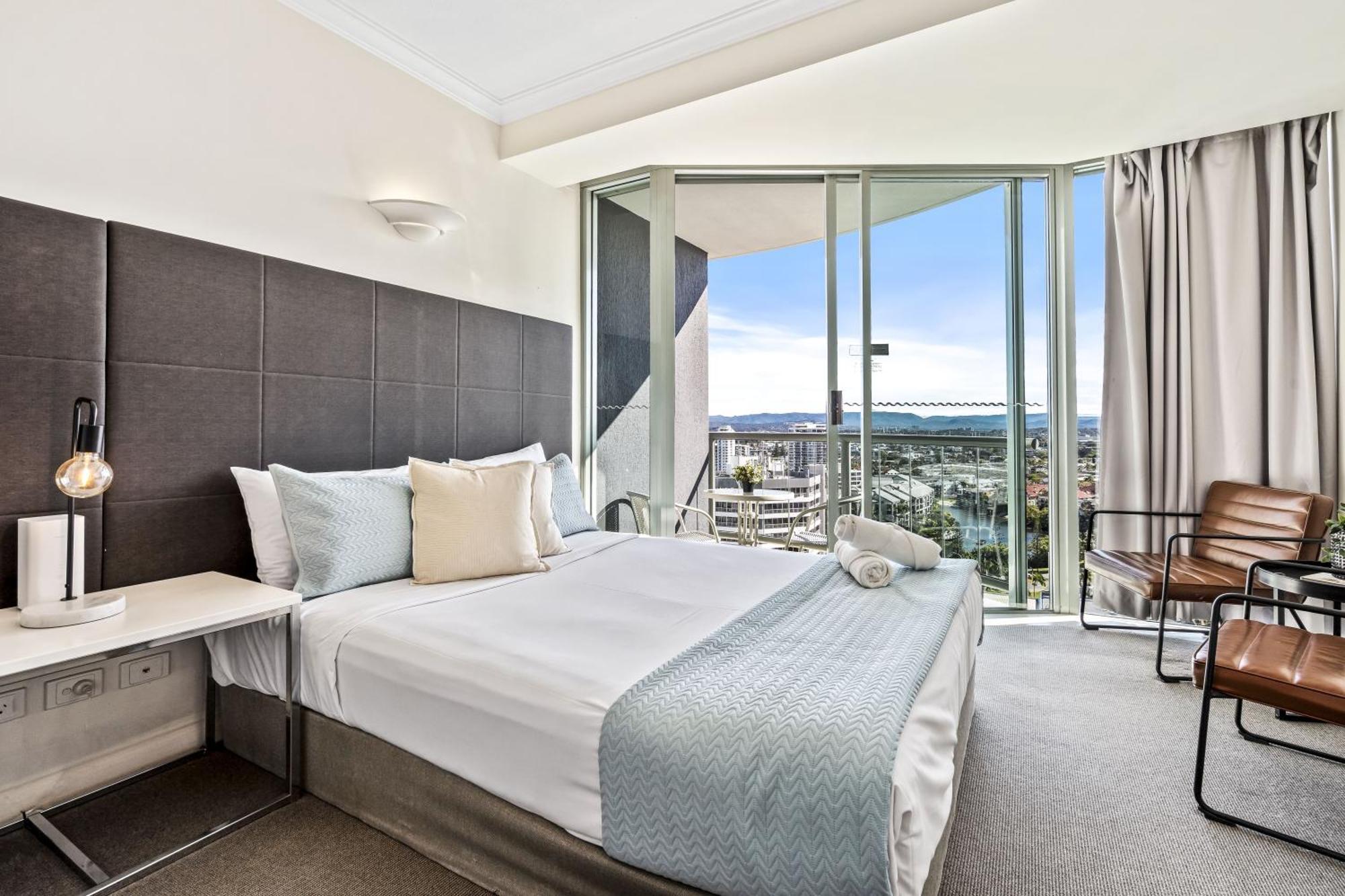 Legends Apartments - Qstay โกลด์โคสต์ ภายนอก รูปภาพ