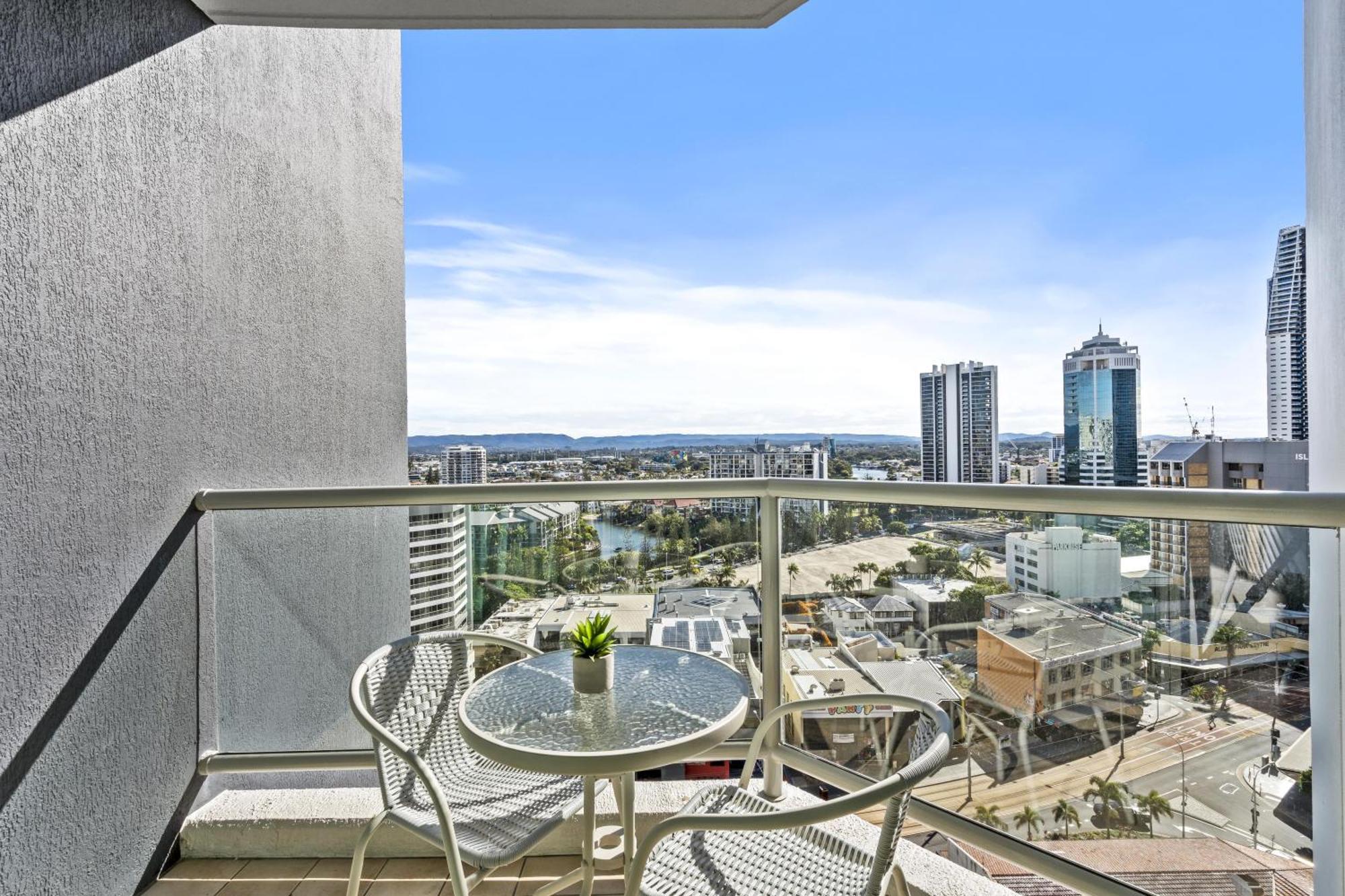 Legends Apartments - Qstay โกลด์โคสต์ ภายนอก รูปภาพ