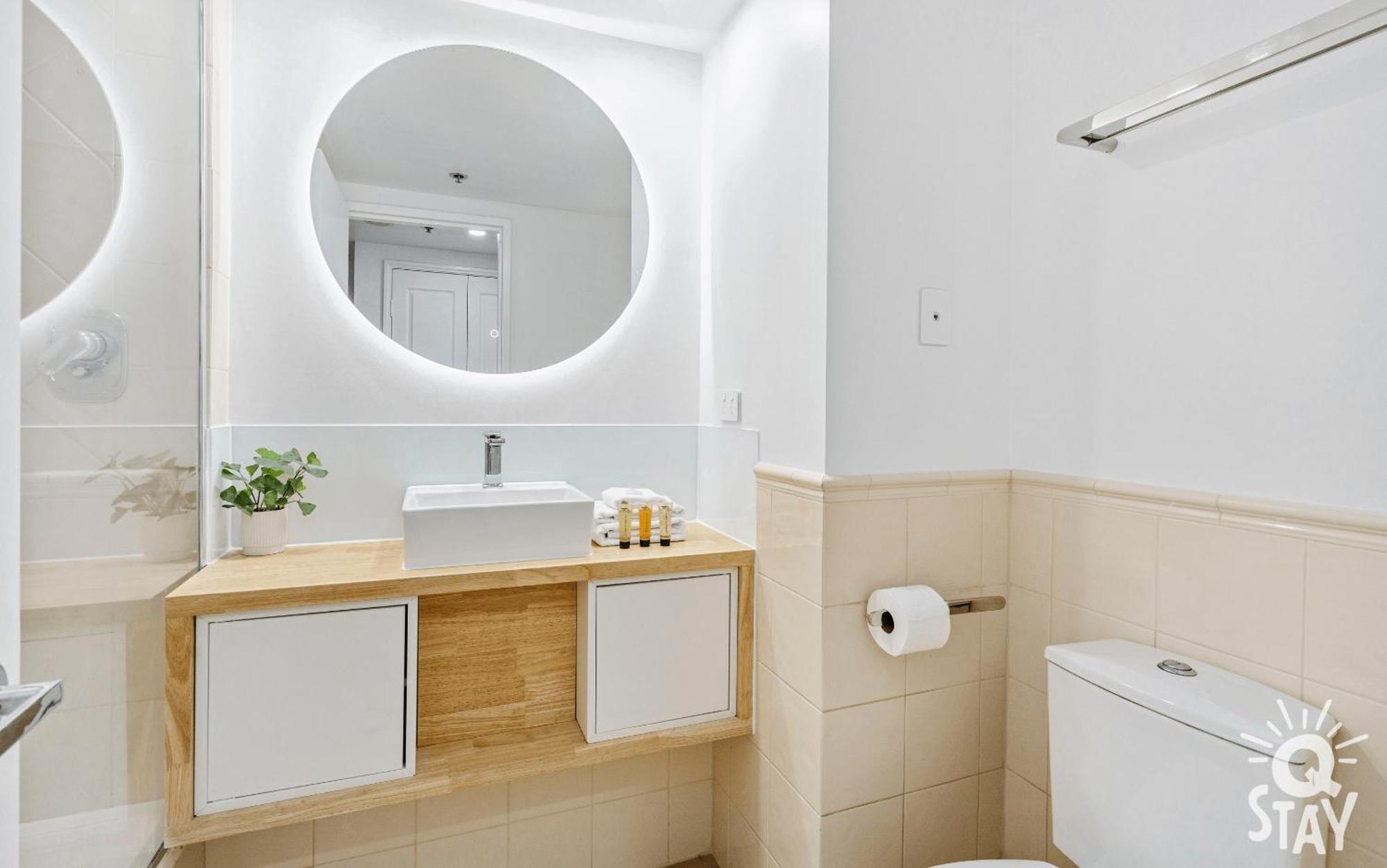 Legends Apartments - Qstay โกลด์โคสต์ ภายนอก รูปภาพ