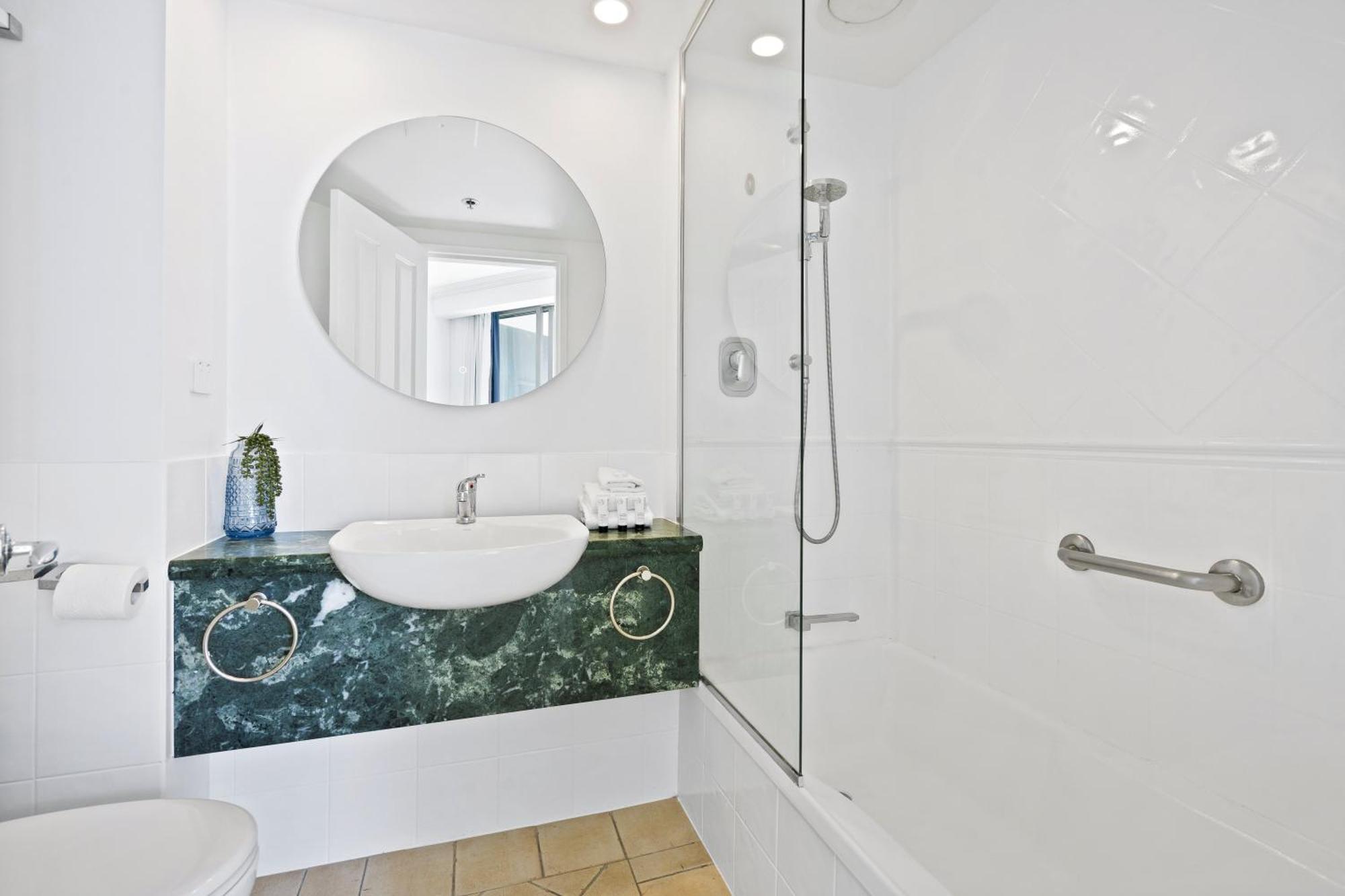 Legends Apartments - Qstay โกลด์โคสต์ ภายนอก รูปภาพ